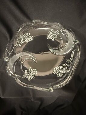 Mikasa Waltherglas crystal vigneta centerpiece serving bowl. Gorgeous art